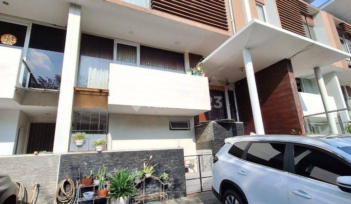garasi/carport rumah townhouse di citra garden