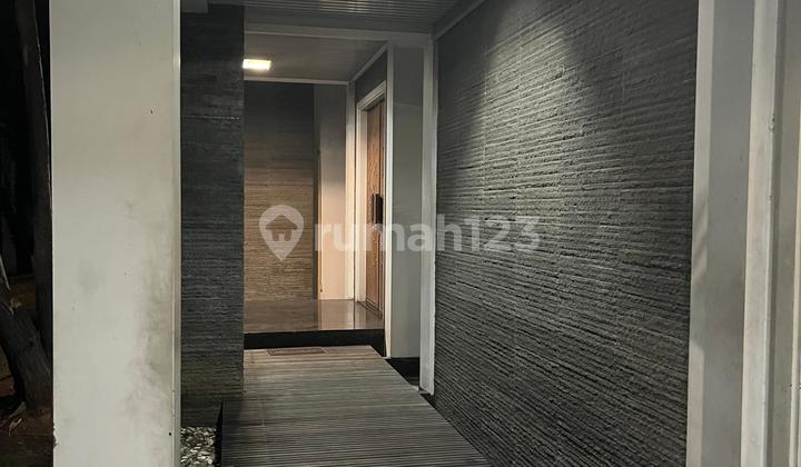 Rumah Modern Interior Cantik, Hunian Nyaman Menteng Di Jual 2