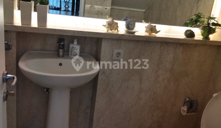 rumah 2 lantai terdapat swimmingpool, asri di menteng 2