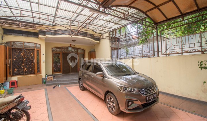 Nice and Well-Maintained House in a Quiet Location in Menteng For Sale