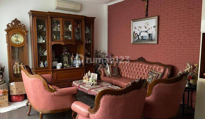 Dijual Rumah Semi Furnished, Jalan Lebar  1