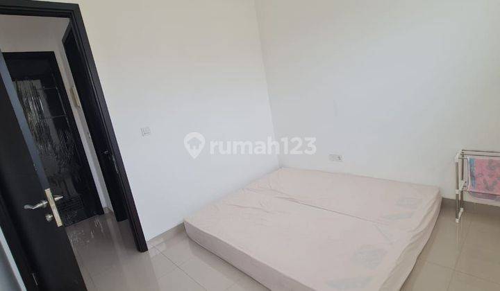 Rumah 2 Lt 4,5 X 10 M2 Di Pik 2 Cluster Hawaii Ada 2 Kt 2 Km Semi Furnished : Bed Kecil, Meja Dan Kursi, Meja Komputer, Kulkas, Ac Full Gorden Siap Huni, Nego Yuk Sampai Dengan Deal!!  2