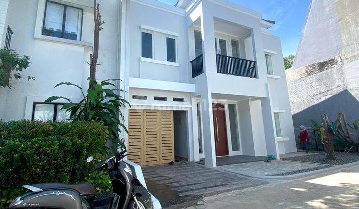 Disewakan Rumah 2 Lt Di Jeruk Purut Kemang Ada 4+1 Kt 3+1 Km Semi Furniture Siap Huni!! Survei Yuk!! 1