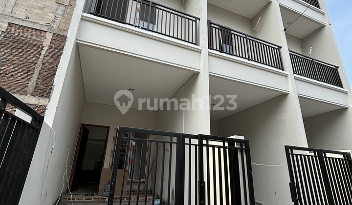 Dijual Rumah 3 Lt 3 X 13 M2 Duri Kepa@3+1 Kt 3 Km. Siap Huni!! Dijual Rumah 3 Lt 3 X 13 M2 Duri Kepa@3+1 Kt 3 Km. Siap Huni!!