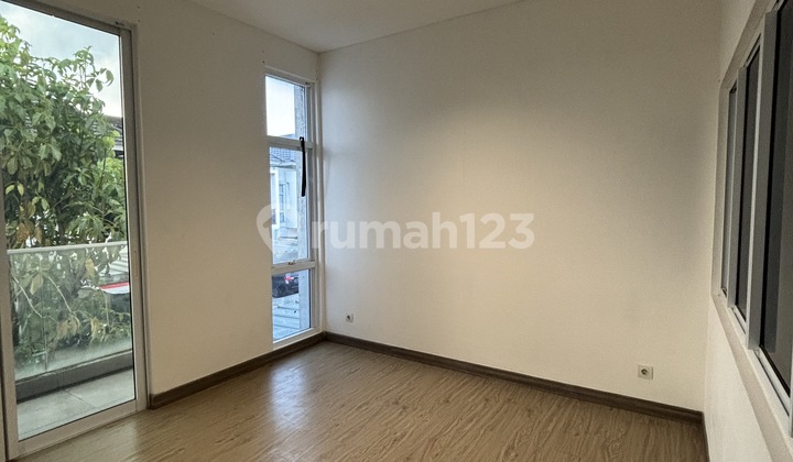 Disewakan Rumah 2 Lt 8 X 15 M2 Di Puri Riviera’s Unfurnished Ada 3+1 Kt 3+1 Km Siap Huni. Carport 2 Mobil Min Sewa 2 Thn! 2