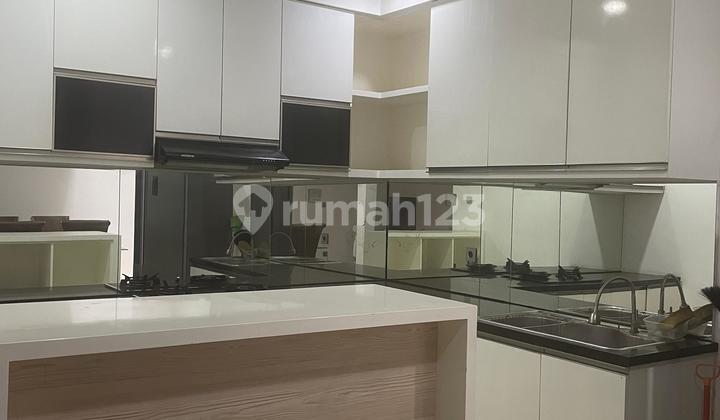 Disewakan Rumah 3 Lt di Pejaten Jaksel Lt 100 M2 Lb 250 M2 Ada 4+2 Kt 3+1 Km Semi Furniture Siap Huni, Min Sewa 2 Thn,Nego Yuk Sampai Deal