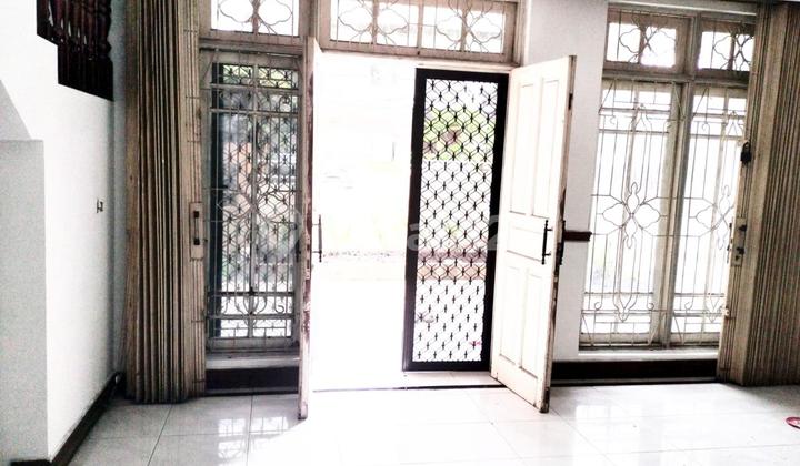 Disewakan Rumah 2 LT 10 X 20 M2 di Muara Karang Blok 8 LB 150 M2 Ada 4+1 KT 3+1 KM Semi Furniture Standard, Ada Ac Lama, Siap Huni, Ayo Survei Yuk!! 2