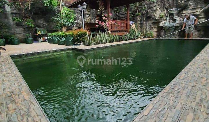 Rumah Model Tropical dekat Pondok Indah mall Lt 745 m2 lb 600 m2 ada 5+1 kt 5+1 km semi furnished, letaknya strategis!! Nego yuk sampai deal!! Ada pool private!  1