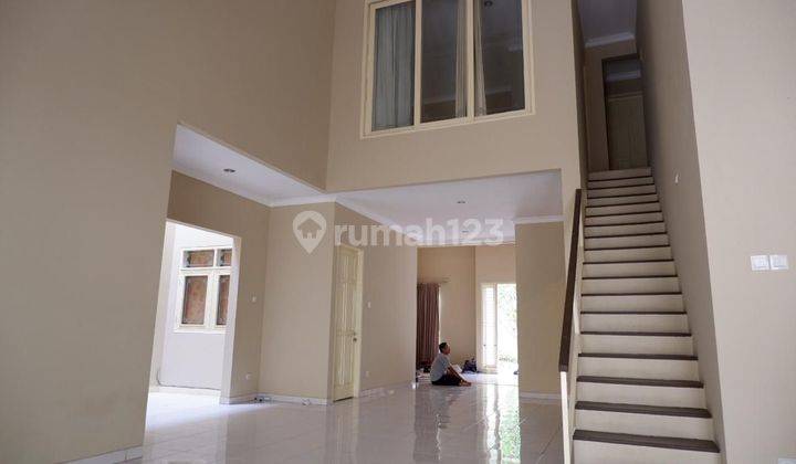 Rumah  2 lt di Jati Padang, Pejaten Jaksel Bagus lt 270 m2 lb 300 m2 ada 4 kt 3+1 km, air tanah garasi 2+2, siap huni nego yuk sampai deal!!  2