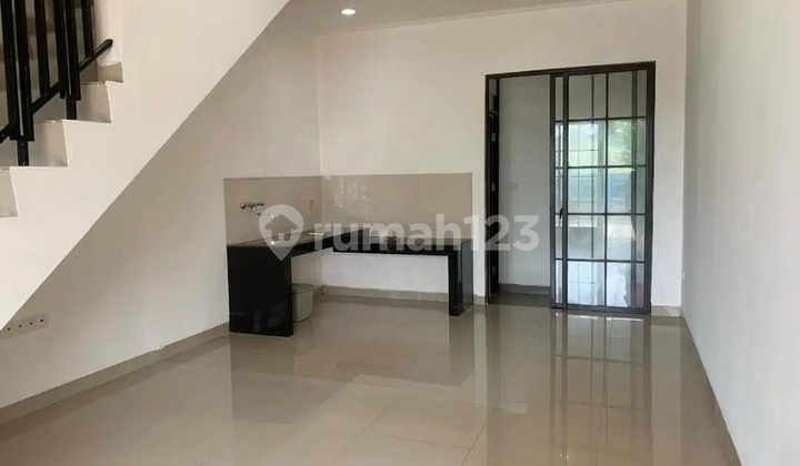 Disewakan Rumah 2 Lt 4,5 X 12 M2 Di Green Lake City Cluster East Asia Ada 2 Kt 2 Km Ada Ac & Water Heater Only. Siap Huni!! Air Wtp, Listrik Token 2.200watt 2