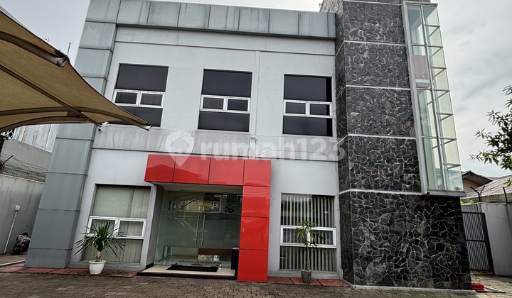 Dijual Gedung Perkantoran 3 Lt 18.5 X 47 M2 Di Tanjung Barat Jagakarsa Jaksel Lt 876 M2 Lb 629 M2. Semi Furnished Siap Huni!!