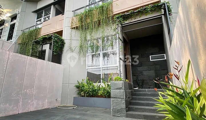 For Sale 2-Story House 5 X 25 M2 In Meruya Land Area 135 M2 Building Area 190 M2 With 3+1 Bedrooms 3+1 Bathrooms Unfurnished Freehold Title Southwest Facing Carport For 1 Car, Move-In Ready, Let's Negotiate!!