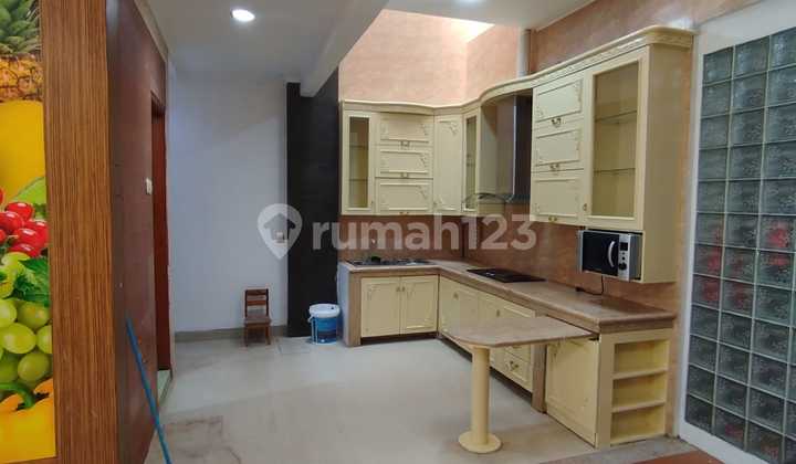 For Rent 2-Story House 6 X 15 M2 in Palem Lestari, 2 BR 2 Bath, Perfect for Online Business and Family Living, Ready to Move In!! 1 Car Carport, Come Check It Out!!