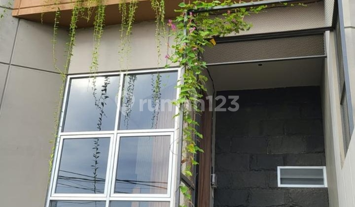 For Sale 2-Story House 5 X 25 M2 In Meruya Land Area 135 M2 Building Area 190 M2 With 3+1 Bedrooms 3+1 Bathrooms Unfurnished Freehold Title Southwest Facing Carport For 1 Car, Move-In Ready, Let's Negotiate!! 2