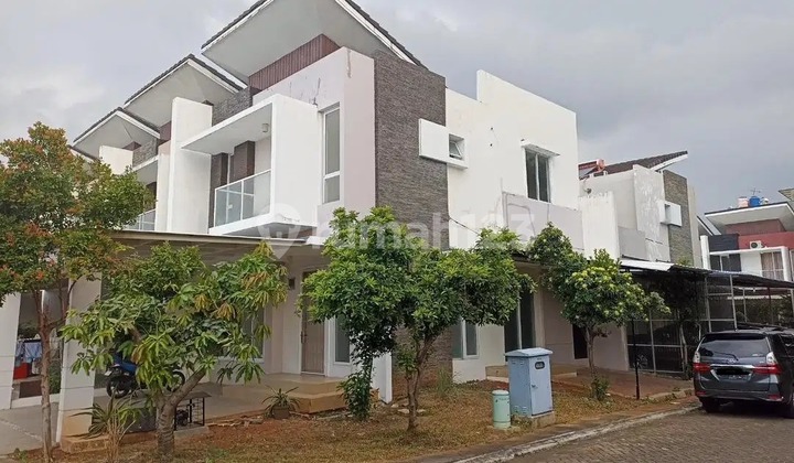 Disewakan Rumah Hoek 2 Lt di Green Puri Lt 120 M2 Lb 115 M2 Ada 4+1 Kt 2 +1 Km Unfurnished, Carport Mobil, Taman Siap Huni! Survey Yuk!! 2