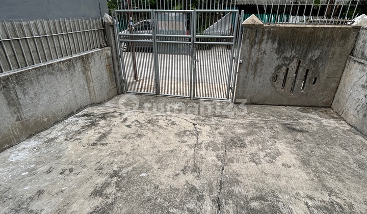 Dijual Rumah 3,5 Lt 5 X 23 M2 Hadap Barat SHM di Wijaya Kusuma Dekat Grogol Cocok Utk Rumah Kos, Usaha Online, Gudang, Butuh Renovasi Ulang!! 2
