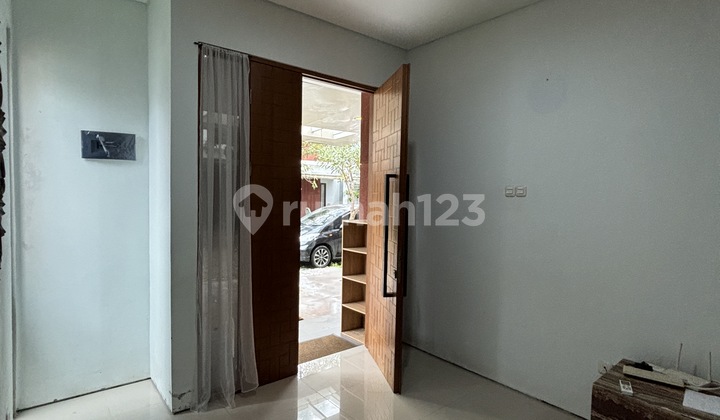 Dijual Rumah 2 Lt di Cirendeu Dekat Lebak Bulus Jaksel Lt 108 M2 Lb 100 M2 Ada 3 Kt 3 Km. Semi Furniture, SHM Tenggara,Posisi Pojok Ada Lahan Garden 2