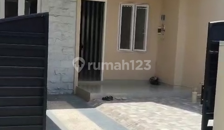 Disewakan Rumah Baru Renovasi 2 LT 8 X 15 M2 di Denpasar Bali Sesetan Ada 3 +1 KT 3 KM Semi Furnished, Carport 1 Mobil, Acess Gang 1 Mobil Disewakan Rumah Baru Renovasi 2 LT 8 X 15 M2 di Denpasar Bali Sesetan Ada 3 +1 KT 3 KM Semi Furnished, Carport 1 Mobil, Acess Gang 1 Mobil