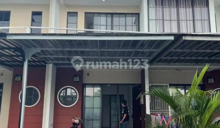 Disewakan Rumah 2 Lt 4,5 X 12 M2 Di Green Lake City Cluster East Asia Ada 2 Kt 2 Km Ada Ac & Water Heater Only. Siap Huni!! Air Wtp, Listrik Token 2.200watt