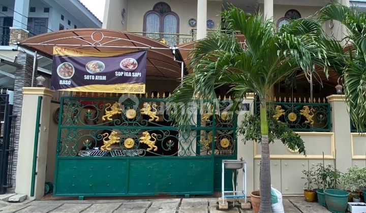 For Sale 2-Story House in Meruya Classic Model, Land 250 M2 Building 370 M2, 5+1 Bedrooms 4+1 Bathrooms, North-Facing SHM, Semi-Furnished Ready to Move In, Survey, Let's Negotiate!