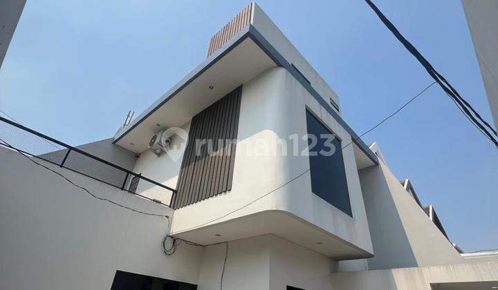 Dijual Rumah Hoek 3 Lt Di Meruya Utara Lt 100 M2 Lb 115 M2 Ada 2+1 Kt 3+2 Km Full Furniture, Air Tanah & Pam, Listrik 4.400 W, Survei Yuk, Nego Yuk!! 