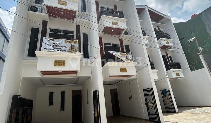 Dijual Rumah Baru 3 Lt di Greenville Gang Mangga Lt 64 M2 Lb 160 M2 Ada 4 Kt 3 Km Ada Bonus 1 Unit Ac, Nego Yuk Sampai Deal!! Ayo Survei Yuk!! 1