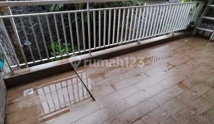 Dijual Cepat Rumah 2 Lt 10 X 22 M2 di Green Court Cengkareng SHM Hadap Utara Ada 4+1 Kt 3+1 Km. Semoga Furniture, Siap Huni, Carport 2 Mobil! 2