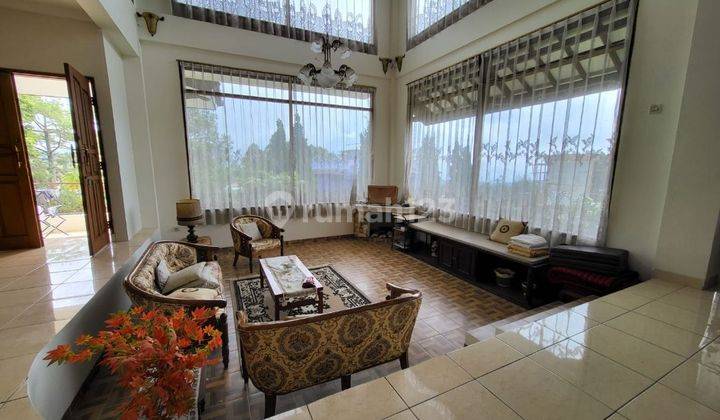 Rumah 2 Lt Di Villa Istana Bunga Di Lembang Bandung Lt 900 M2 Lb 300 M2 Ada 4+3 Kt 3+1 Km Taman Yg Luas View 360 Derajat View Gunung, Shm, Nego Yuk Sampai Deal!!  2