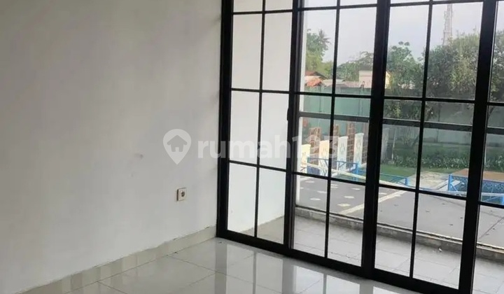 Disewakan Rumah 2 Lt 6 X 15 M2 Di Green Lake City Cluster Asia Ada 3 Kt 2 Km Unfurnished, View Taman, Siap Huni, Survei Yuk!! Carport 2 Mobil Disewakan Rumah 2 Lt 6 X 15 M2 Di Green Lake City Cluster Asia Ada 3 Kt 2 Km Unfurnished, View Taman, Siap Huni, Survei Yuk!! Carport 2 Mobil