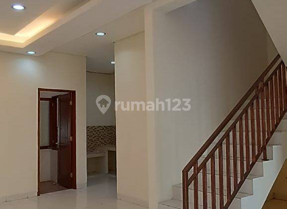 Rumah Di Kebayoran Lama 2 Lt Ada 3 Kt 2 Km Unfurnished Lt 90 M2 Lb 180 M2 Siap Huni, Disurvey Yuk!! 2