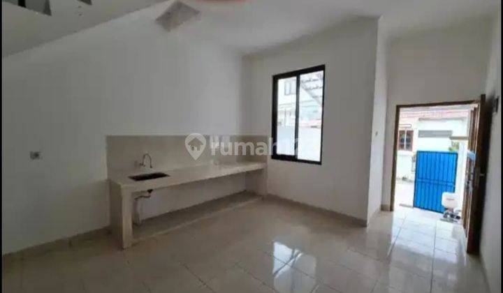 Disewakan Rumah 2 Lt Di Kebon Jeruk Lt 40 M2, Lb 53 M2 Ada 2 Kt 2 Km Unfurnished Cocok Utk Keluarga Kecil, Siap Huni,acess Row 2 Mobil. 2