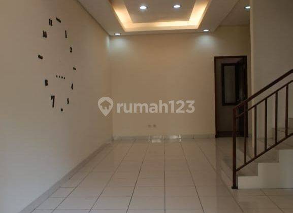 Rumah Di Kebayoran Lama 2 Lt Ada 3 Kt 2 Km Unfurnished Lt 90 M2 Lb 180 M2 Siap Huni, Disurvey Yuk!! 1