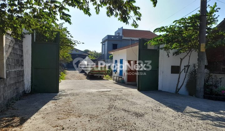 Warehouse size 3000 square meters 0 Putat Lor street Menganti Gresik. Warehouse size 3000 square meters 0 Putat Lor street Menganti Gresik.