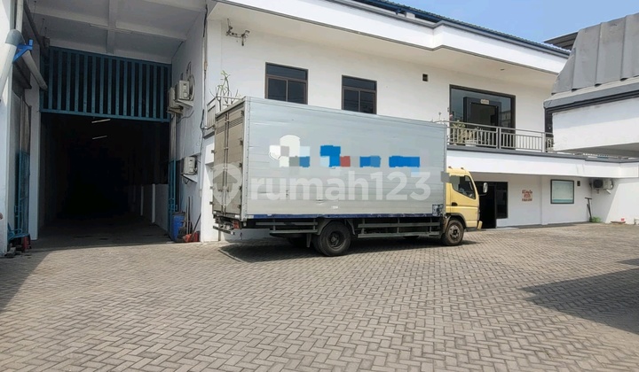 Margomulyo Warehouse With WF Iron Deck Area 2000 Square Meters