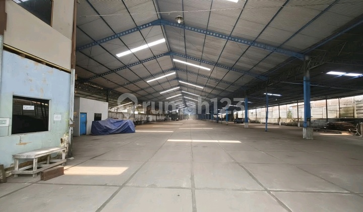 Large Warehouse Raya Sememi West Surabaya Near Toll Access to the Port