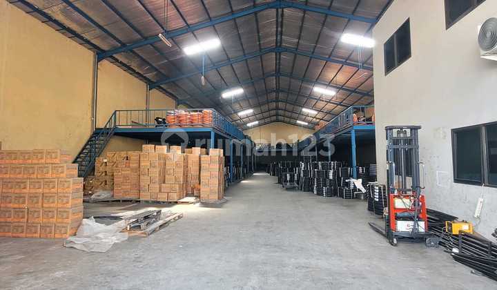 Gudang Margomulyo Jaya Limited Kondisi Bagus Dengan Deck Besi WF