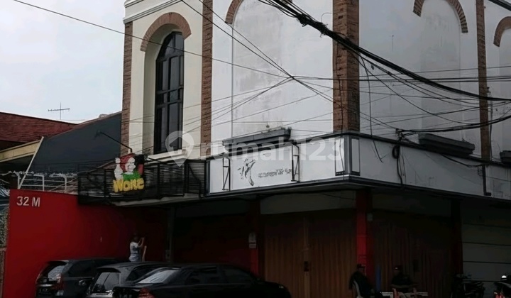 3-Story Shop House in Gubeng, Facing Kalimantan Street, Good Condition, Ready to Use