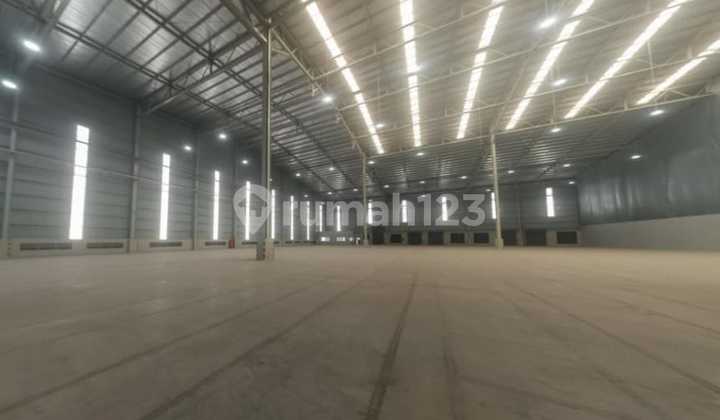 High Spec Food Grade Warehouse With Loading Dock Floor With Leveler