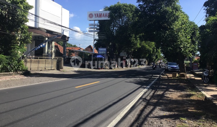 3-Story Shophouse in a Strategic Location on the Provincial Road of Singaraja City 3-Story Shophouse in a Strategic Location on the Provincial Road of Singaraja City