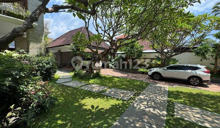 Luxurious Villa-Concept House in the Elite Area of Singaraja City in Bali