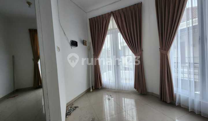 Disewa Rumah Depan Taman - 9 Kamar Tidur - Tebet Barat Dalam 2