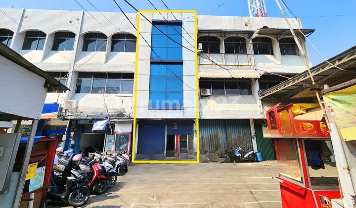 3-Story Shop House with Rooftop for Sale, Location in Bekasi Cipinang, East Jakarta. 3-Story Shop House with Rooftop for Sale, Location in Bekasi Cipinang, East Jakarta.