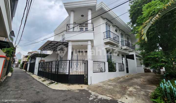 For Rent House Front Park - 9 Bedrooms - Tebet Barat Dalam For Rent House Front Park - 9 Bedrooms - Tebet Barat Dalam