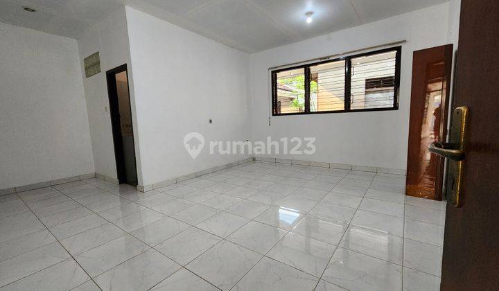 Rumah Sewa ( ada 5 pintu ) Baru Selesai Renovasi di Cawang 2