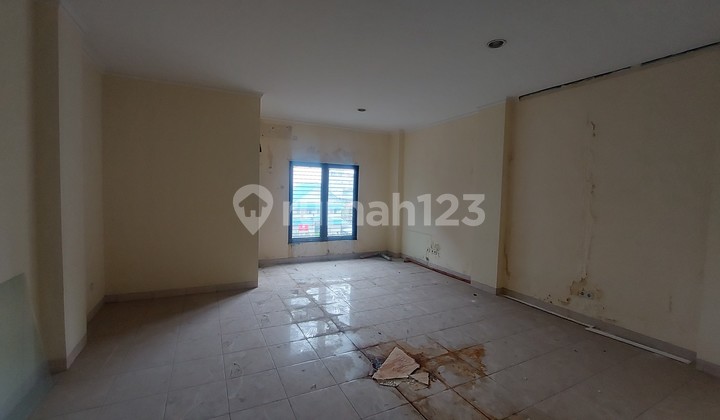 Shop house suitable for Office in Strategic Location Pancoran South Jakarta, FAR below Market Price and NJOP. 2