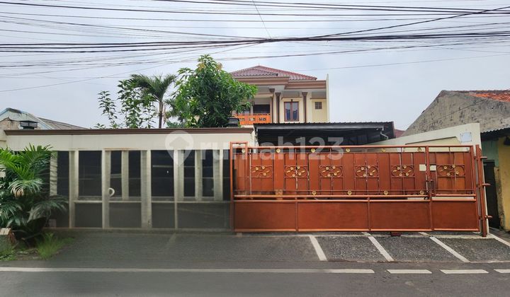 Rumah Mewah 2 Lantai Dengan Swimming Pool di Pancoran Jaksel