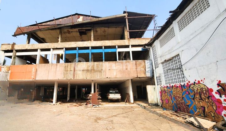 Gedung Ex-Showroom Mobil di Jl. Soepomo Tebet - Jaksel Gedung Ex-Showroom Mobil di Jl. Soepomo Tebet - Jaksel