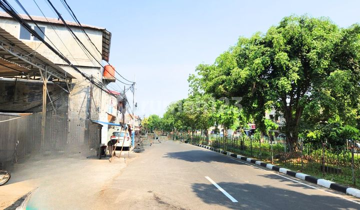 3-Story Shop House with Rooftop for Sale, Location in Bekasi Cipinang, East Jakarta. 3-Story Shop House with Rooftop for Sale, Location in Bekasi Cipinang, East Jakarta.