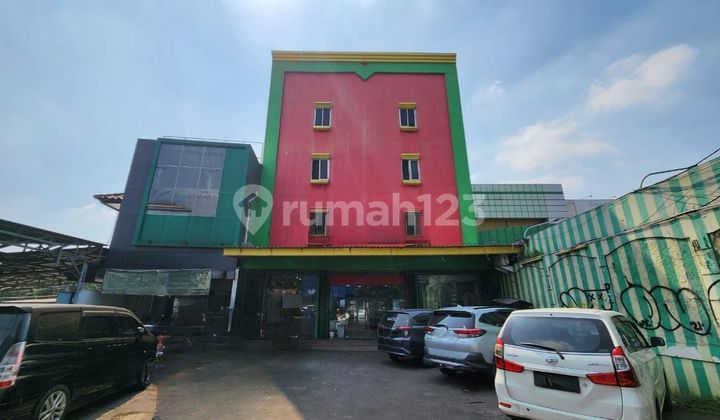 4.5-Storey Shop House located on Jl. Pahlawan Revolusi, highly suitable for business in the Premium area of East Jakarta. 4.5-Storey Shop House located on Jl. Pahlawan Revolusi, highly suitable for business in the Premium area of East Jakarta.