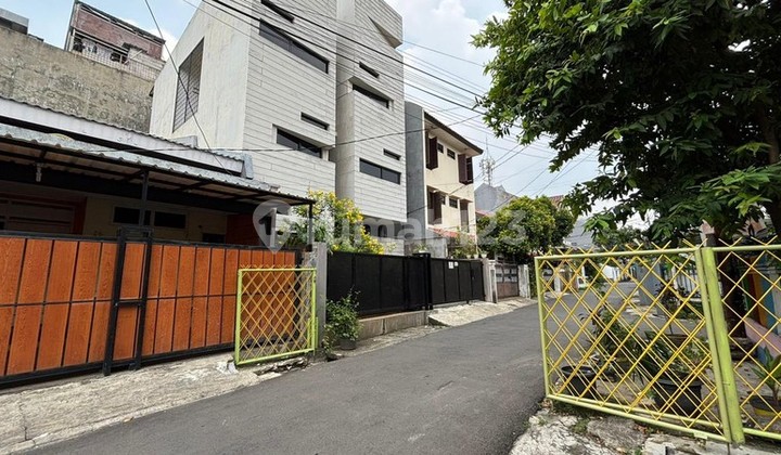 Rumah Disewakan Akses 2 Mobil di Tebet Timur Dalam 2